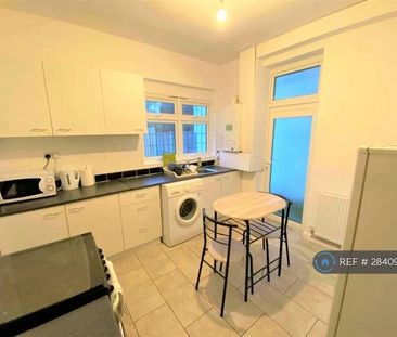 1 bedroom in a house share to rent - Photo 4