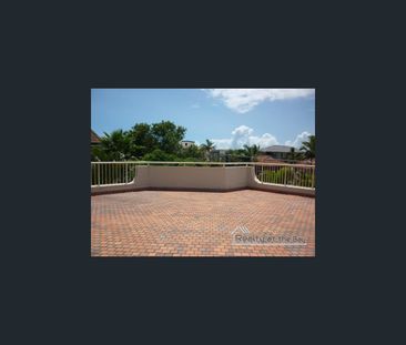 5/12 Madang Crescent, Runaway Bay, Qld 4216 - Photo 4