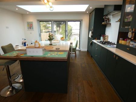 3 bedroom semi-detached house to rent - Photo 4