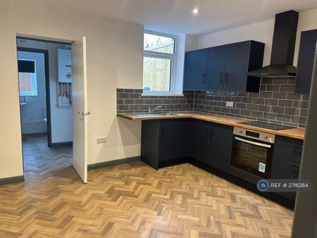 3 bedroom end of terrace house to rent - Photo 3