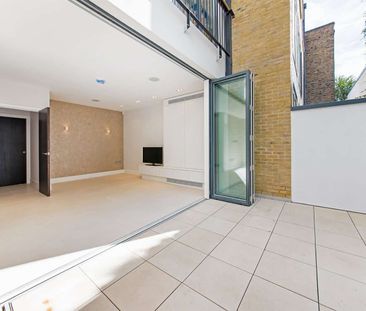 A stunning three bedroom apartment with direct lift access, two private patios and wooden floors throughout in a prime Chelsea location. - Photo 1