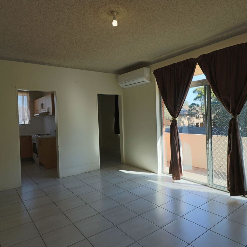 TIDY THREE BEDROOM UNIT IN FAIRFIELD - Photo 1