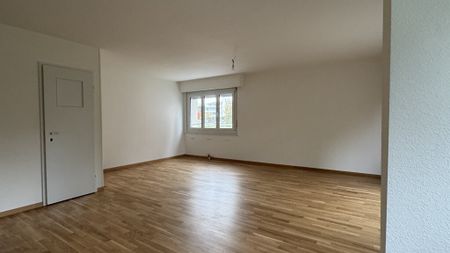 Logement rénové de 3.5 pièces au 1er étage - Foto 3