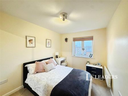 2 bedroom flat to rent - Photo 2