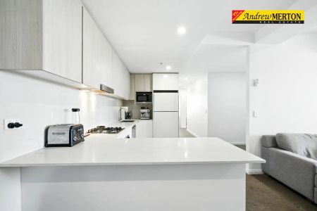 “Luxurious Three-Bedroom Plus Study Apartment with Panoramic Views” - Photo 4