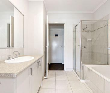 Charming and well-maintained unit in the heart of Frankston - Photo 3