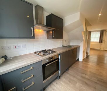 2 bedroom end of terrace house to rent - Photo 3