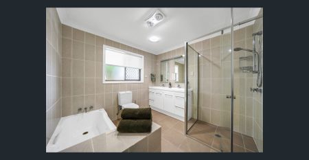 ULTIMATE RETREAT IN ASHMORE'S EXCLUSIVE ENCLAVE. - Photo 2