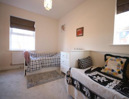 4 Bedroom Detached To Let - Photo 5