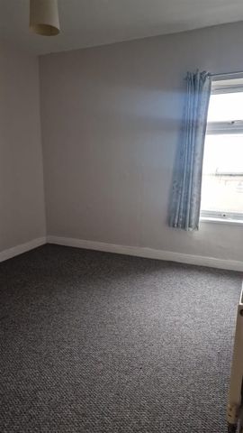 2 Beds - Terraced House - - Photo 4