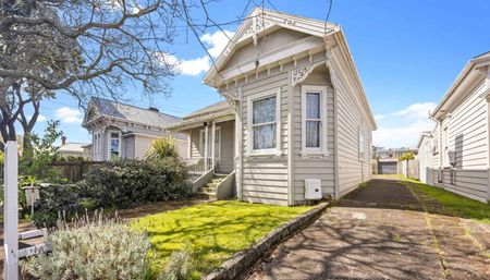 Classic Villa in a Fantastic Location. - Photo 5