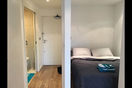 Studio Flat, Wellington Street, LS1 - Photo 4