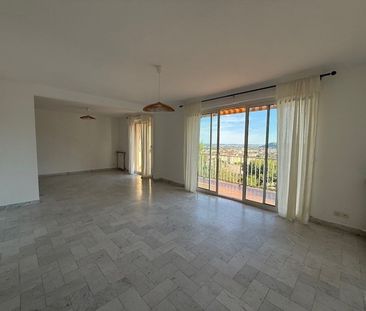 Location Appartement 4 pièces 94m² HYERES 83400 - Photo 2