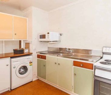 One Bedroom on Queenstown Road! - Photo 3