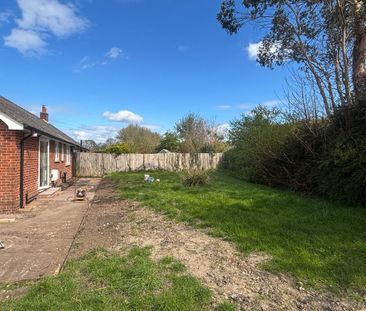 3 bedroom semi-detached bungalow to rent - Photo 5