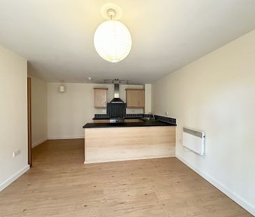 Kayley House, New Hall Lane - Photo 6