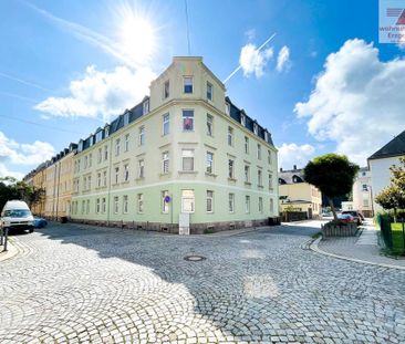 Hübsche 3-Raum-Dachgeschoss-Wohnung in ruhiger Lage von Aue! - Foto 1