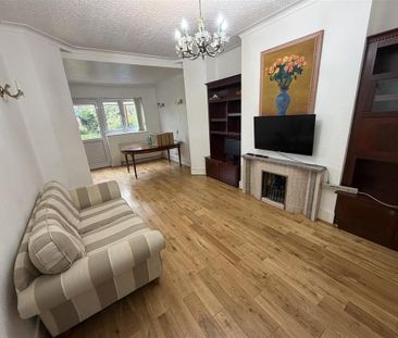 4 bedroom end of terrace house to rent - Photo 1