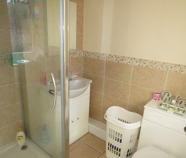 Matthews Drive, Crawley, Maidenbower - Photo 6