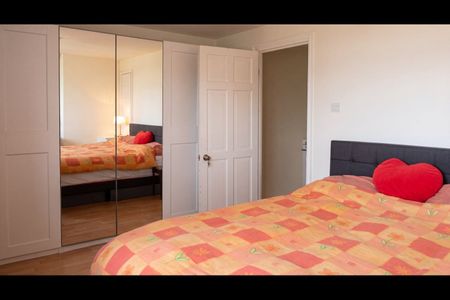 2 Bed Maisonette, Longheath Gardens, CR0 - Photo 4