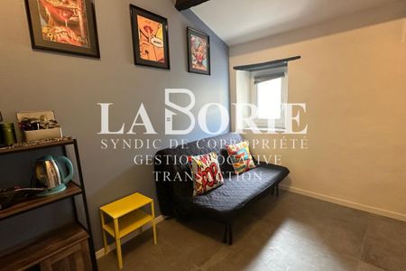 VILLENEUVE LES AVIGNON - Studio en duplex Meublé - Photo 3