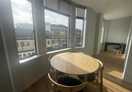 Two bedrooms, two bathrooms light filled inner city apartment - Photo 3