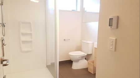 Simply beautiful city complex living! - Photo 5