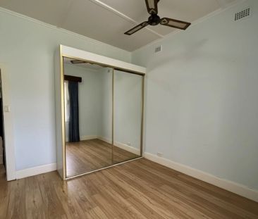 Contemporary Comfort and Convenience in One - Photo 5