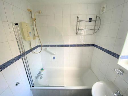 3 bedroom terraced house to rent - Photo 5