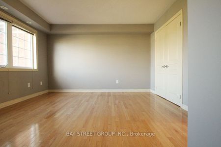 Townhouse For Lease | N8129364 - Photo 2