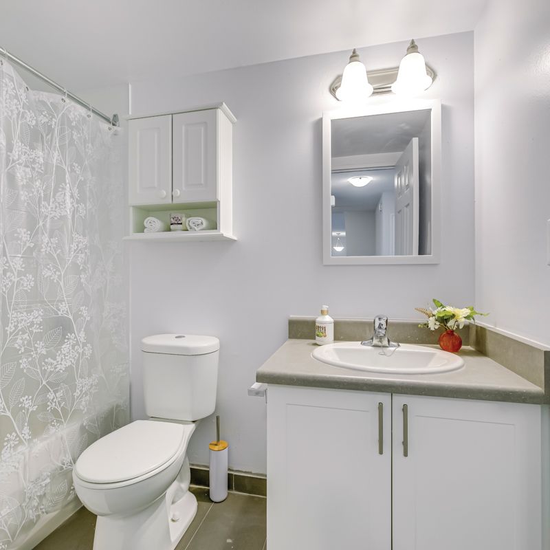 Edinburgh Manor Apartments - 2 Bedroom - Photo 1