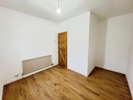 4 bedroom terraced house to rent - Photo 4