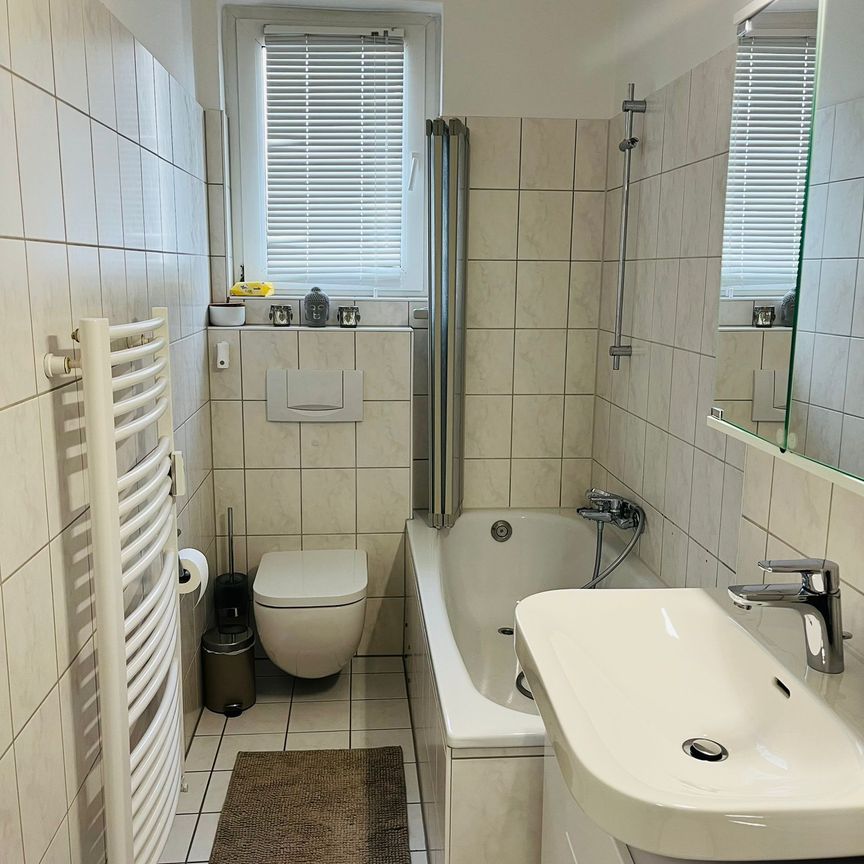 Gemütliche 2 Zimmer mit Einbauküche & Balkon in zentraler Lage - Photo 1