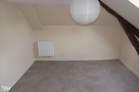 A louer à Gorron(53), centre-ville, un appartement comprenant une entrée. Au 1er étage, une cui... - Photo 4