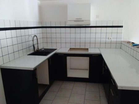 Location Appartement 3 pièces 79m² SEILLONS SOURCE D ARGENS 83470 - Photo 2