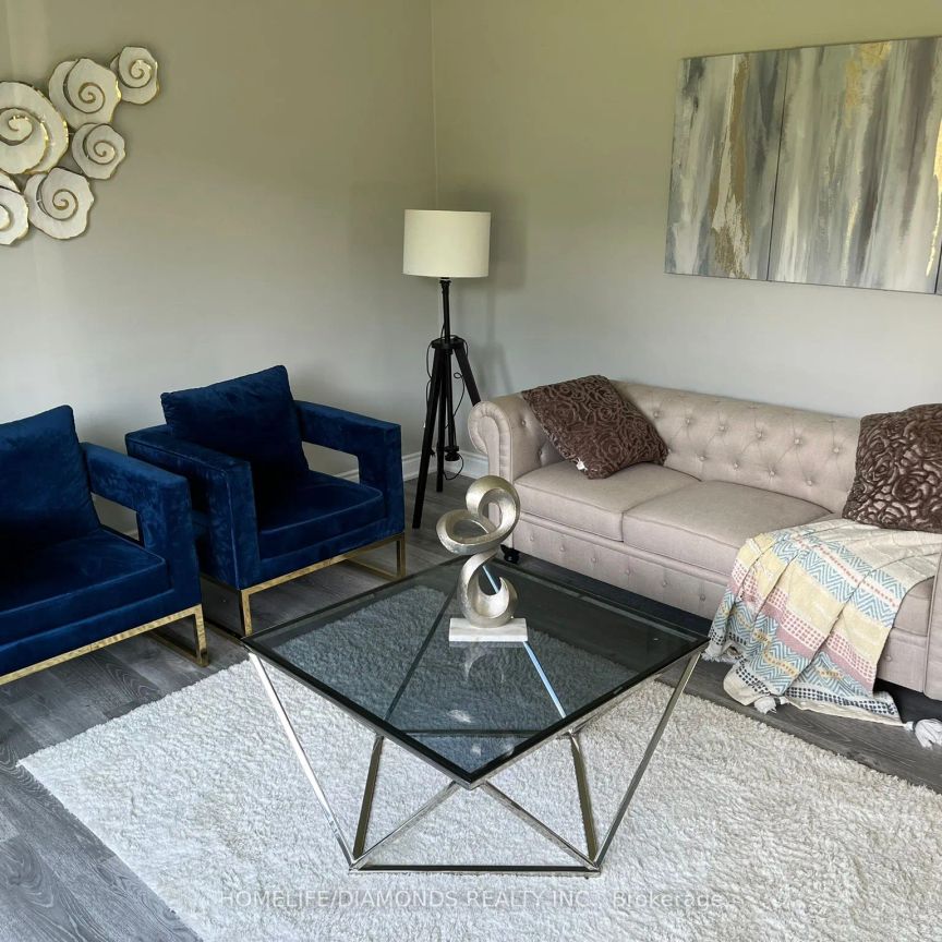 68 STROUD Crescent #UPPER - Photo 1