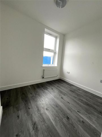 4 bedroom terraced house to rent - Photo 5
