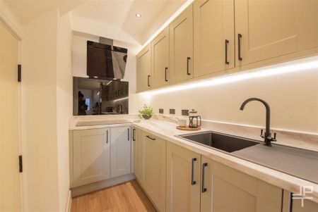 1 bedroom in a house share to rent - Photo 4