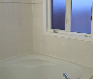 For Lease - 21 Flatlands Way, Brampton, Ontario - Photo 6