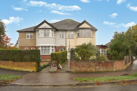 3 bedroom semi-detached house to rent - Photo 3