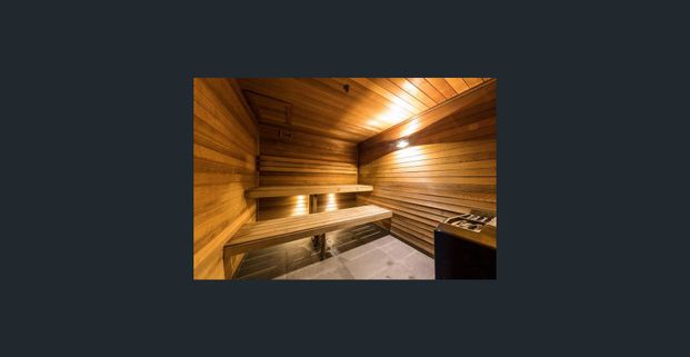 Spacious 3-Bedroom Art Deco Apartment with CBD Skyline Views, in Free Tram Zone - Photo 1