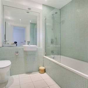 Short Street, SE1, London - Photo 2