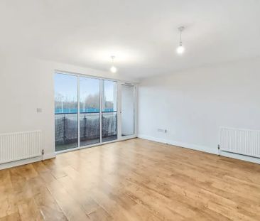1 Bed Flat, Newham Way, E6 - Photo 5