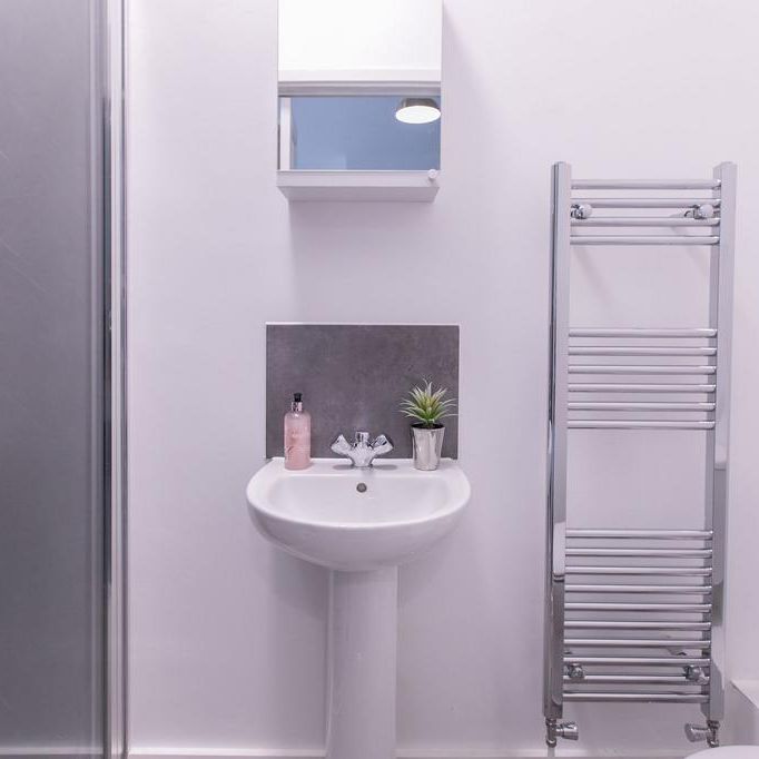 1 bedroom in a house share to rent - Photo 1