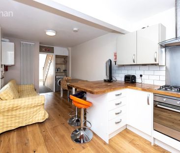 5 bedroom terraced house to rent - Photo 4