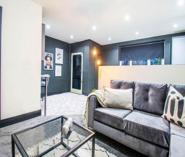 1 bedroom in a house share to rent - Photo 2