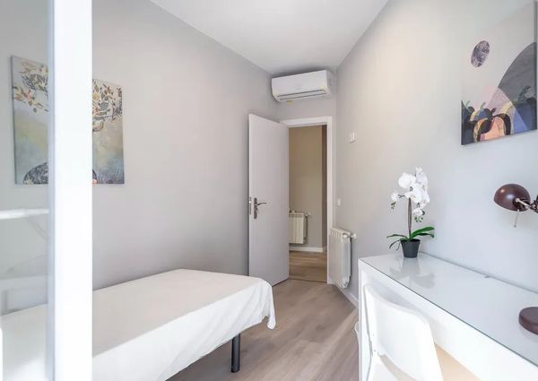 Calle del Puerto de Canfranc, Madrid, Community of Madrid 28038