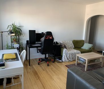 Grand 3 1/2 Au Centre-Ville Sherbrooke - Photo 1