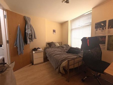 1 bedroom in a house share to rent - Photo 3