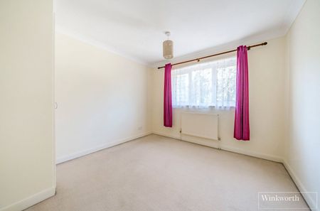 Gloucester Road, Bagshot, Surrey, GU19 - Photo 2